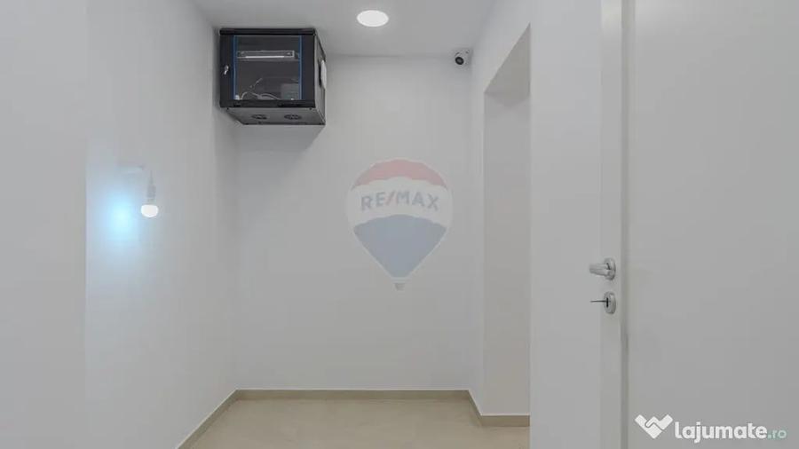 Apartament cu 9 camere decomandat în Astra