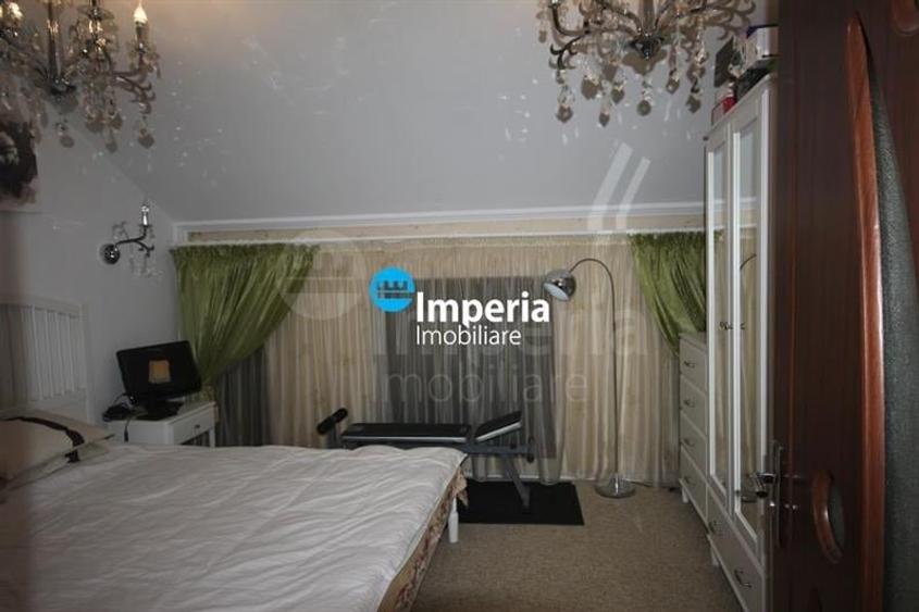 Casă individuală cu 10 camere cu Canalizare în Bucium