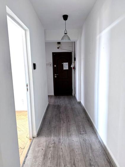 Apartament cu 4 camere decomandat, mobilat în Ultracentral