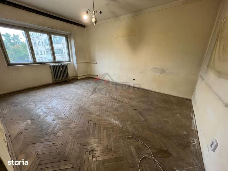 Apartament cu 3 camere decomandat în Socola