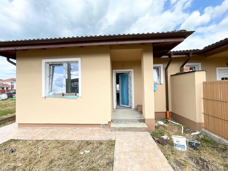 Duplex cu 4 camere cu Canalizare în Moșnița Veche