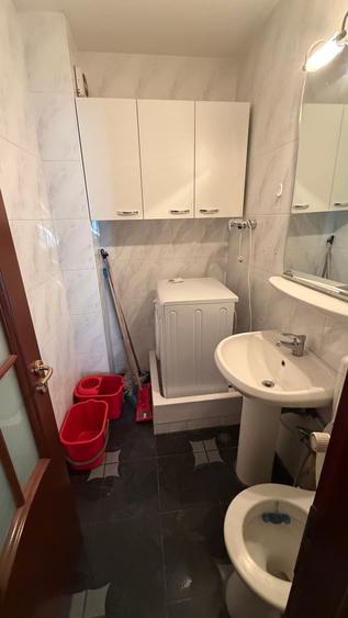 Apartament cu 4 camere decomandat în P-ța Muncii