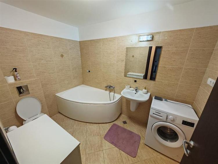 Apartament cu 2 camere decomandat, mobilat în Tractorul