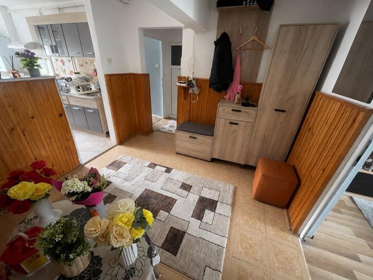 Apartament cu 4 camere decomandat, mobilat în Cetate