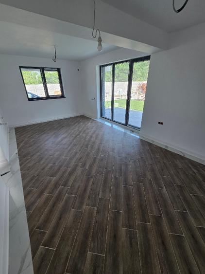 Duplex cu 5 camere cu Canalizare în Corbeanca