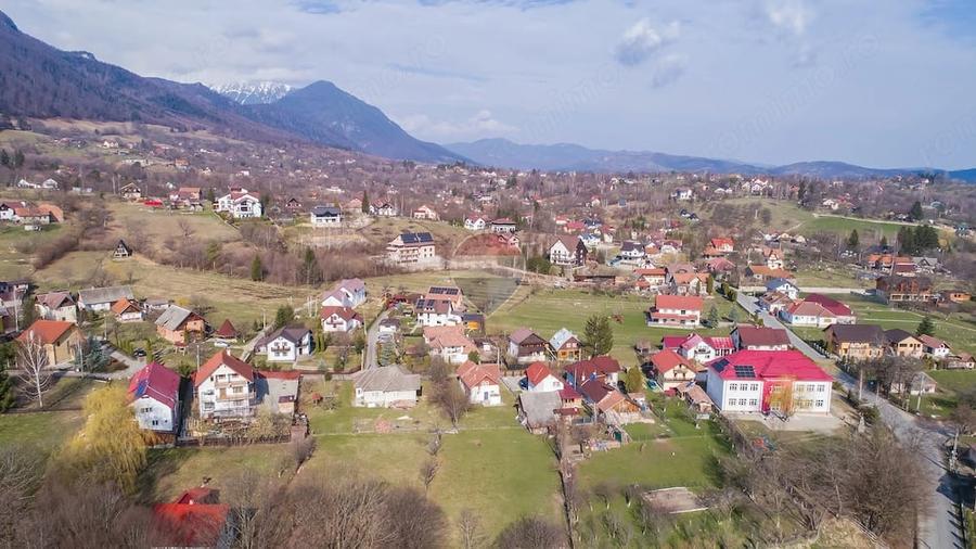 Casă cu 6 camere cu Teren 1915 Mp în Bran