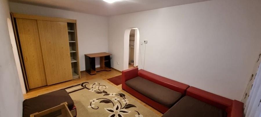Apartament cu 2 camere decomandat în Podu Roș