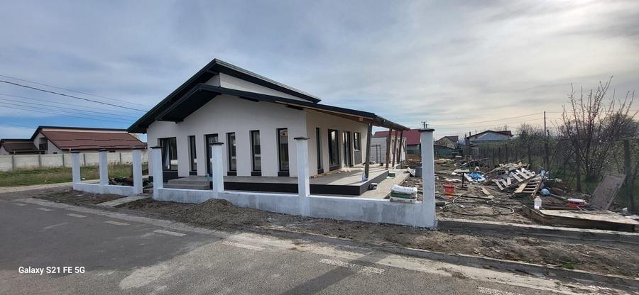 Casă cu 3 camere în Tulucești