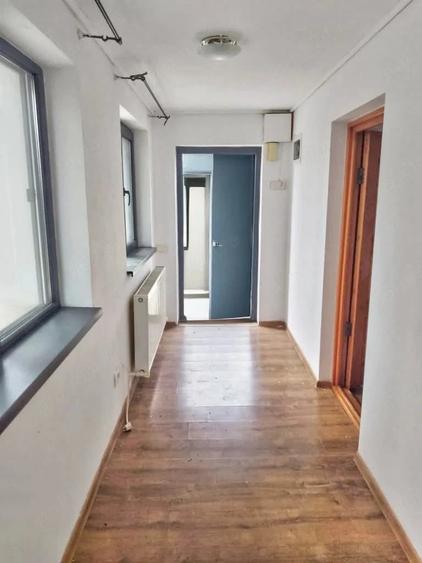 Casă cu 2 camere cu Teren 1800 Mp în Central