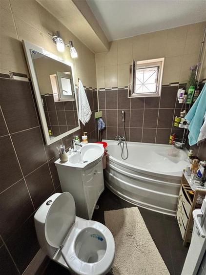 Apartament cu 3 camere decomandat în Barieră