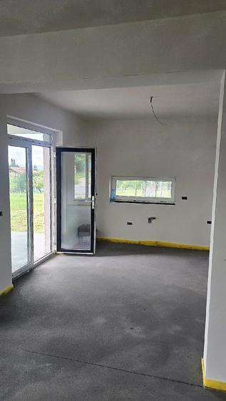 Casă cu Teren 690 Mp în Satu Nou de Jos