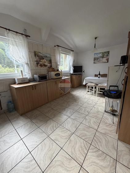 Apartament cu 3 camere semidecomandat în Cioplea