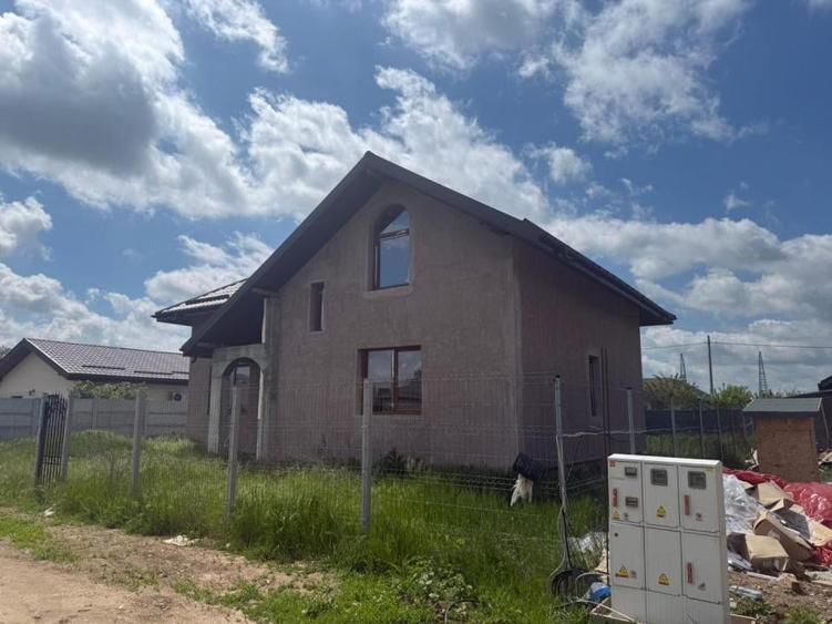 Casă individuală cu 5 camere cu Teren 507 Mp în Balotești