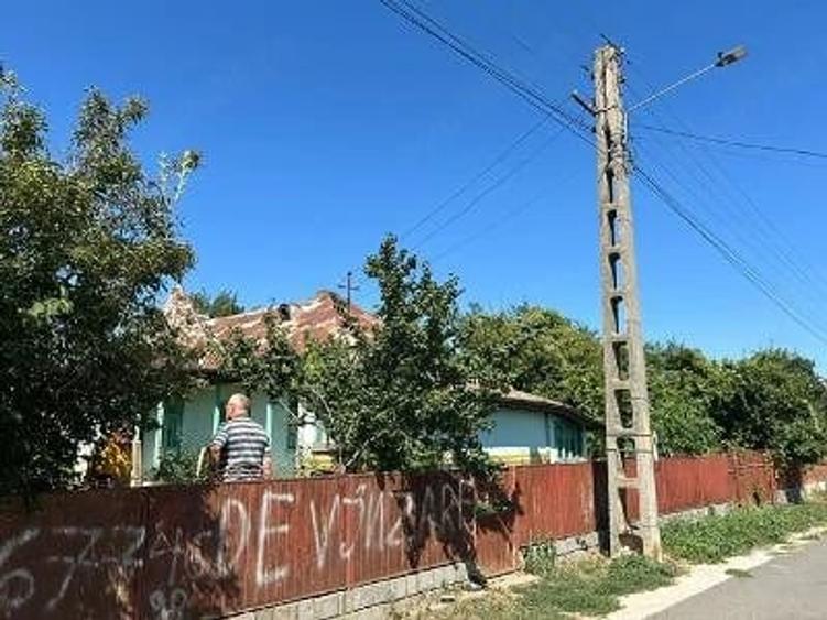 Casă cu 3 camere cu Teren 2300 Mp în Nifon