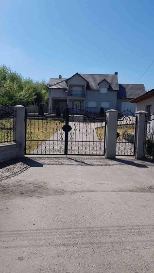 Casă cu 4 camere în Grivița