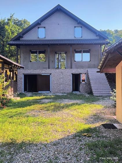 Casă cu 4 camere în Mărgineni
