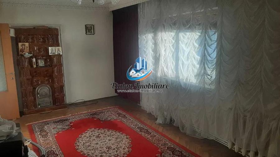 Apartament cu 4 camere decomandat în Mărăței