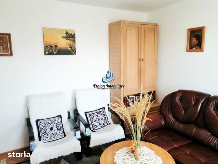 Apartament cu 3 camere decomandat în Est