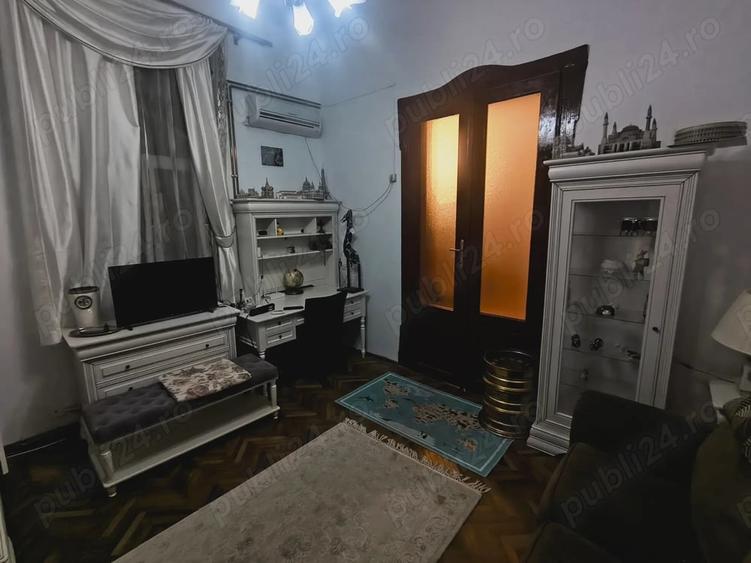 Apartament cu 3 camere semidecomandat în Central