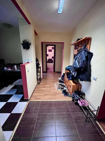 Apartament cu 3 camere decomandat în Craiter