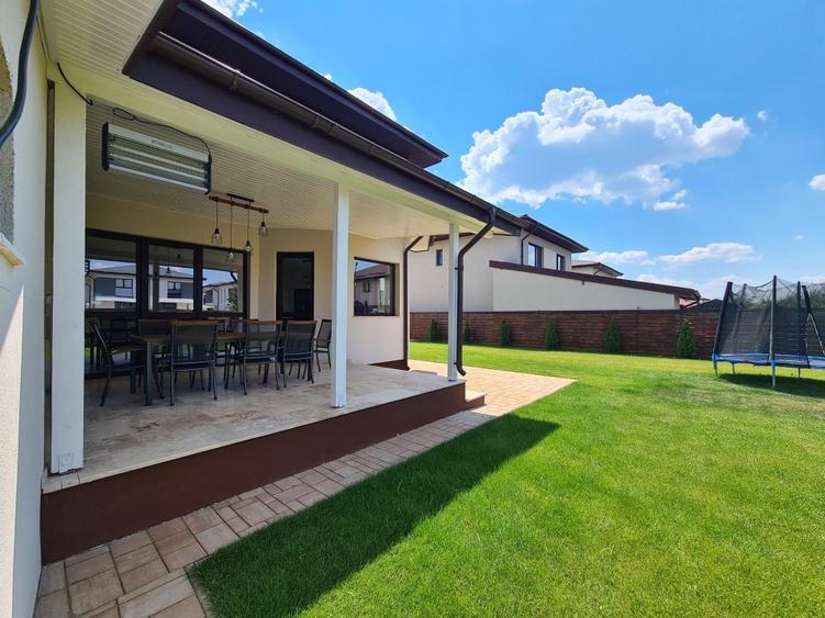 Casă individuală cu 5 camere cu Teren 530 Mp în Odăi
