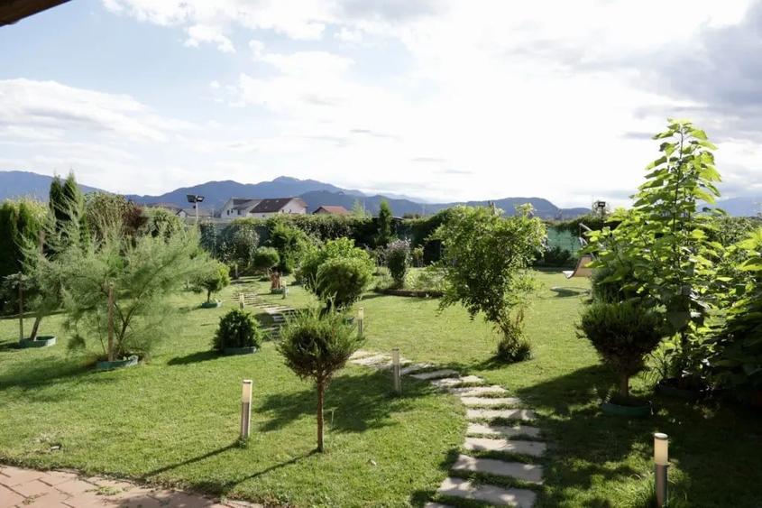 Casă cu 5 camere în Sânpetru