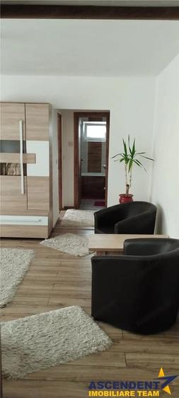 Apartament cu 2 camere semidecomandat în Simeria