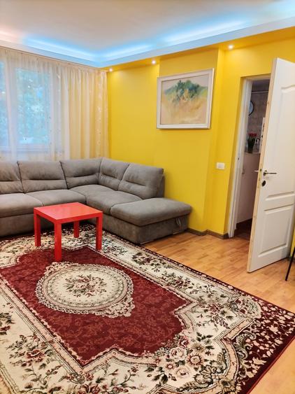 Apartament cu 3 camere decomandat în Pajura