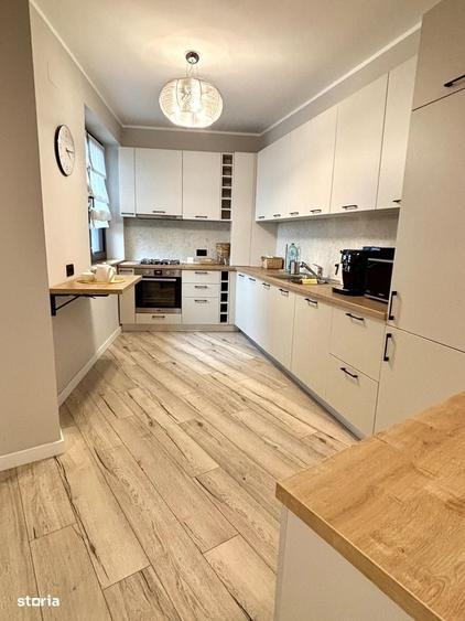 Apartament cu 3 camere în Romană