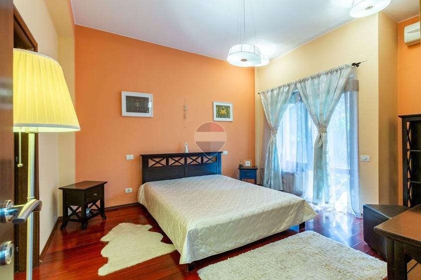 Casă individuală cu 6 camere cu Teren 850 Mp în Corbeanca