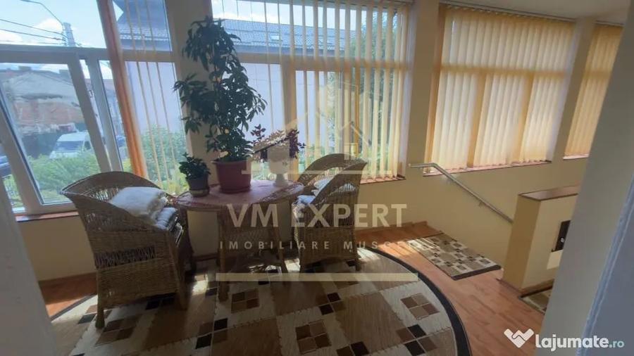 Casă cu 6 camere cu Teren 456 Mp în Ultracentral