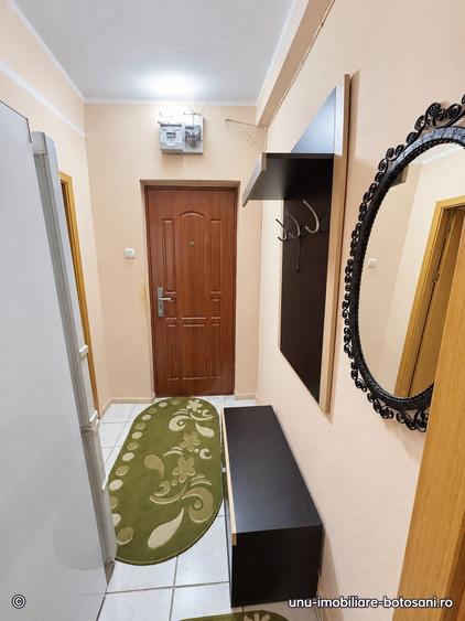 Apartament cu 4 camere semidecomandat în Central