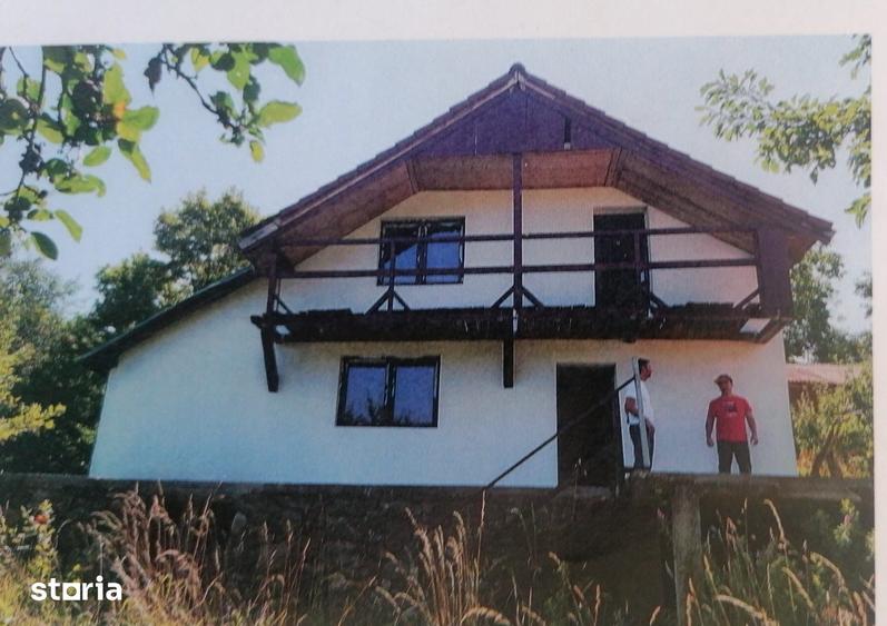 Casă cu 3 camere cu Teren 379 Mp în Central