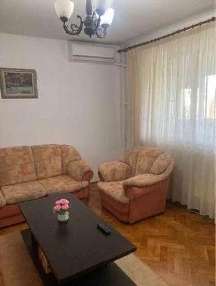 Apartament cu 3 camere semidecomandat în Drumul Taberei