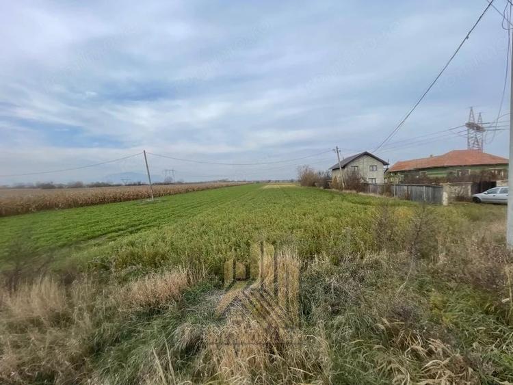 Teren de 3500 mp, în Stupini