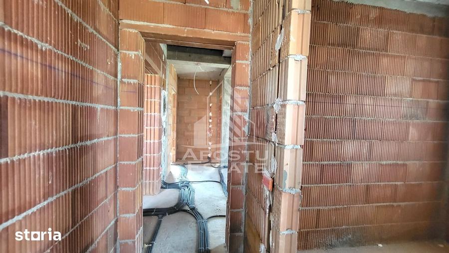 Casă cu 5 camere cu Teren 350 Mp în Becicherecu Mic