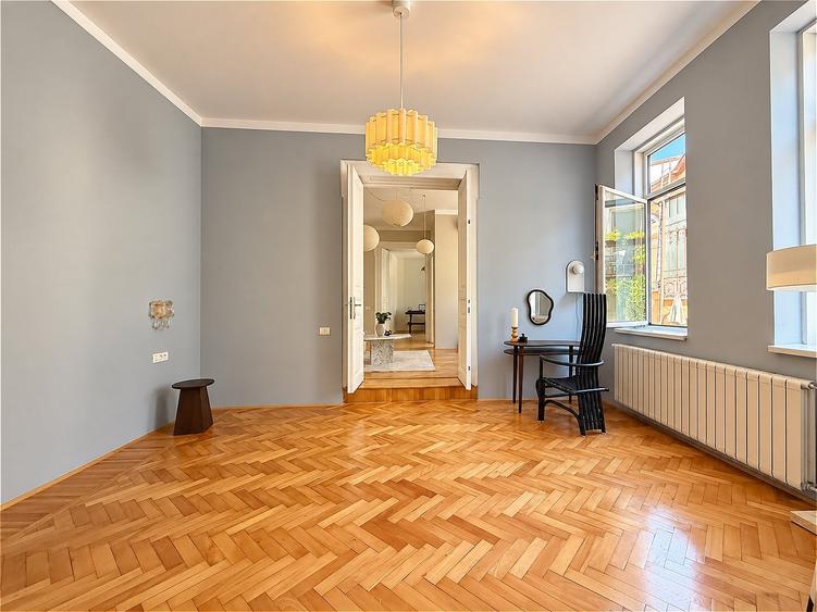 Apartament cu 3 camere semidecomandat, mobilat în Foișorul de Foc