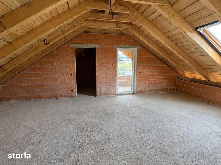 Casă cu 5 camere cu Teren 550 Mp în Central