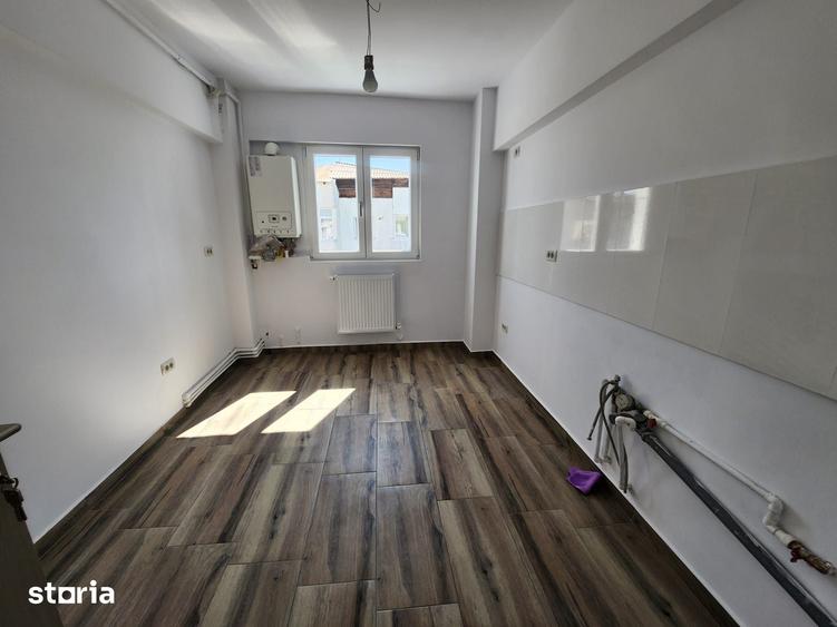 Apartament cu 3 camere decomandat în Șerbănești