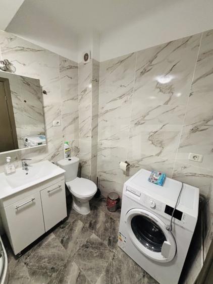Apartament cu 3 camere decomandat, mobilat în Tractorul