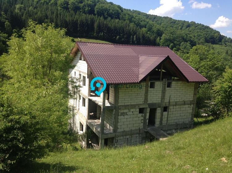 Casă individuală cu 10 camere cu Canalizare în Dragoslavele