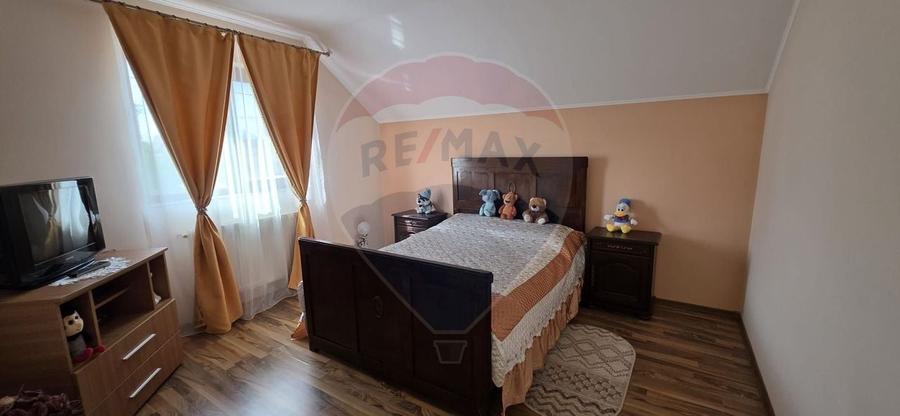 Casă individuală cu 6 camere cu Teren 721 Mp în Dârza