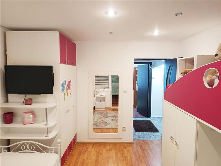 Apartament 3 camere in zona centrala Moldova Noua - 8