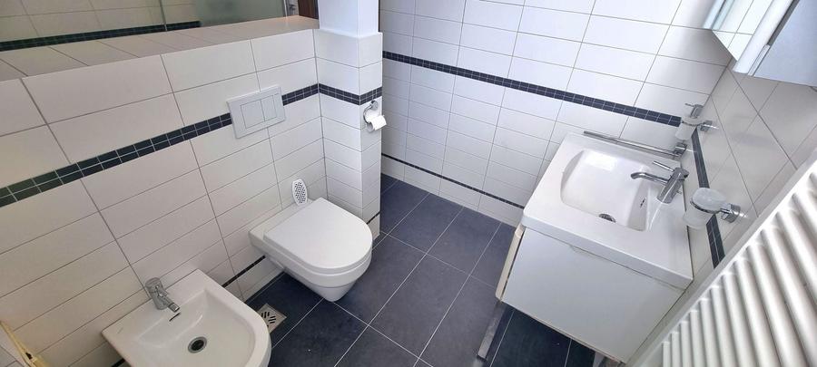 Apartament cu 3 camere decomandat, mobilat în Complex Studențesc