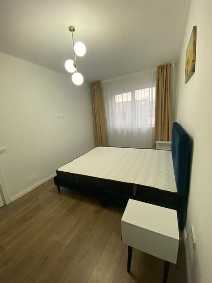 Apartament cu 2 camere semidecomandat, mobilat în Independenței