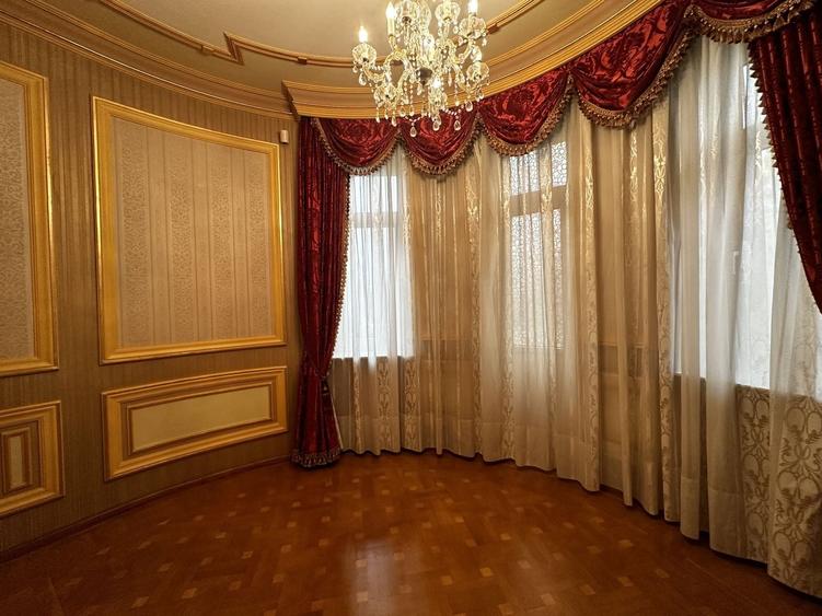 Casă individuală cu 12 camere cu Canalizare în Dorobanți