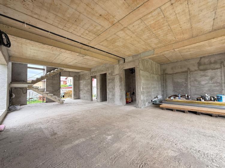 Casă individuală cu 5 camere cu Canalizare în Pantelimon