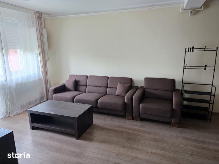 Apartament cu 3 camere în Cetate