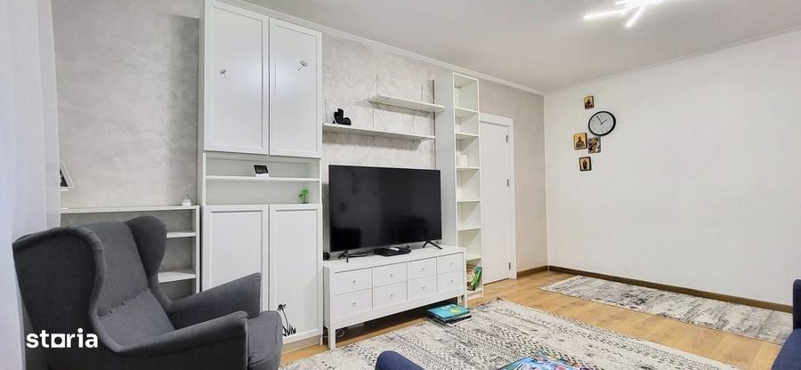 Apartament cu 3 camere semidecomandat în Titan