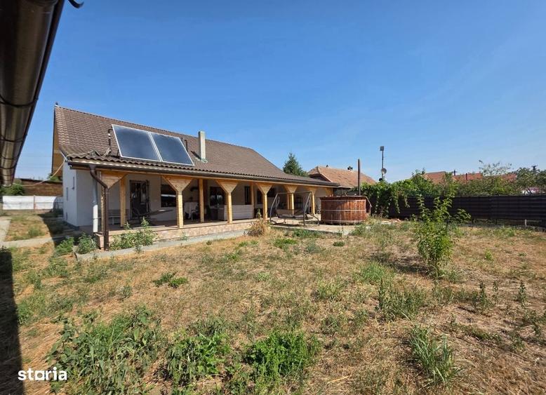 Casă cu 4 camere cu Teren 1836 Mp în Dudeștii Noi